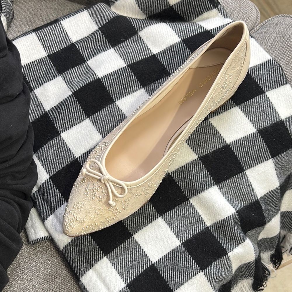 Elegant Cream Lace Ballet Flats